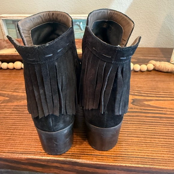 Black Suede Fringe Ankle Boots Western Boho Festival Bella Vita 9W - Picture 4 of 5